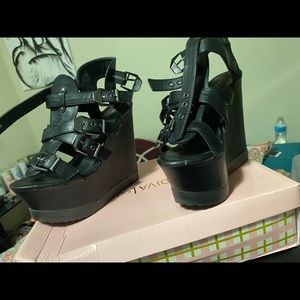 Black Wedges